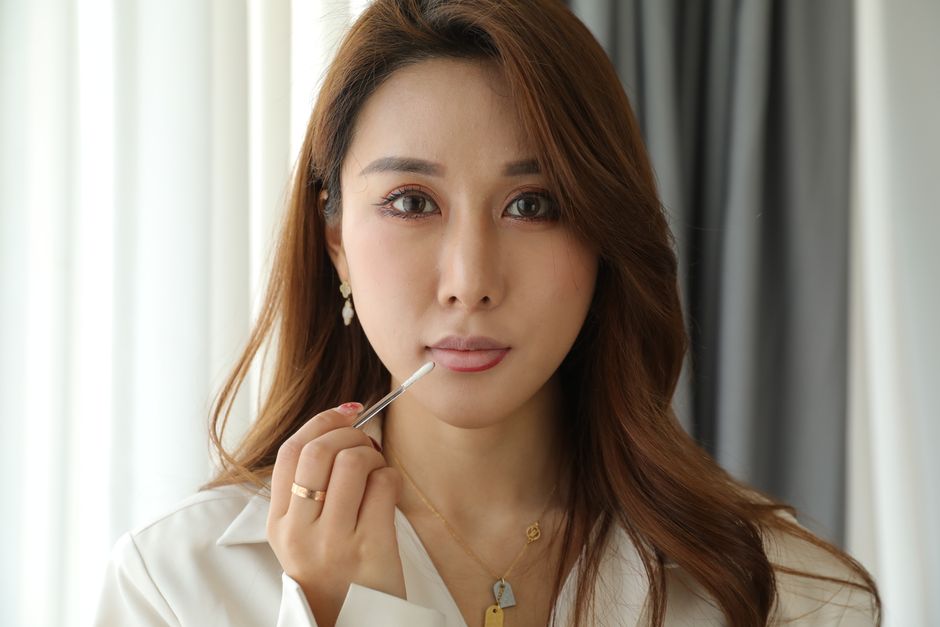 여름 메이크업 필수템! 선크림과 메이크업베이스의 완벽 조화